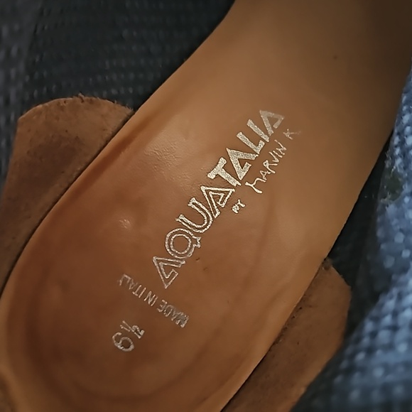 AQUATALIA: deep blue suede block heel ankle boots - Picture 9 of 9